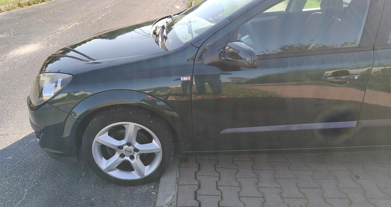 Opel Astra cena 9999 przebieg: 205000, rok produkcji 2005 z Gąbin małe 781